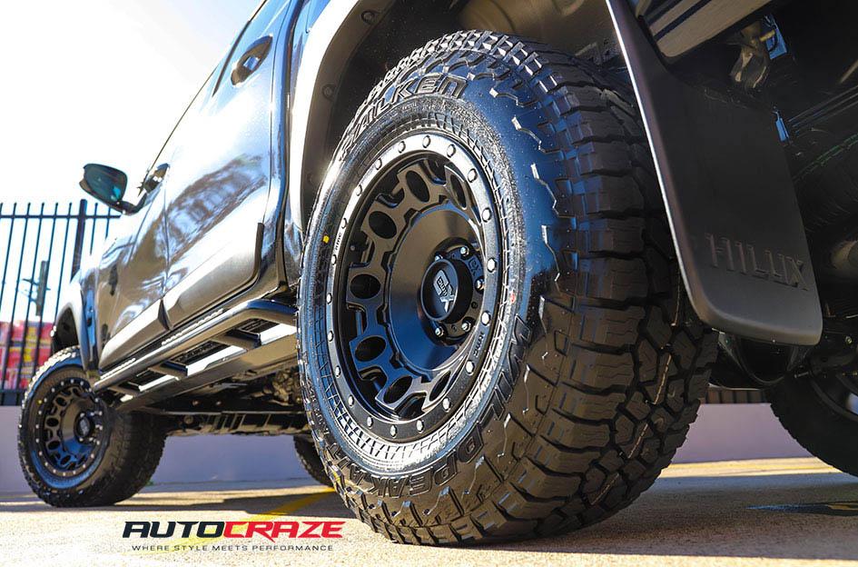 TOYOTA HILUX 4WD HOLESHOT XD SATIN BLACK